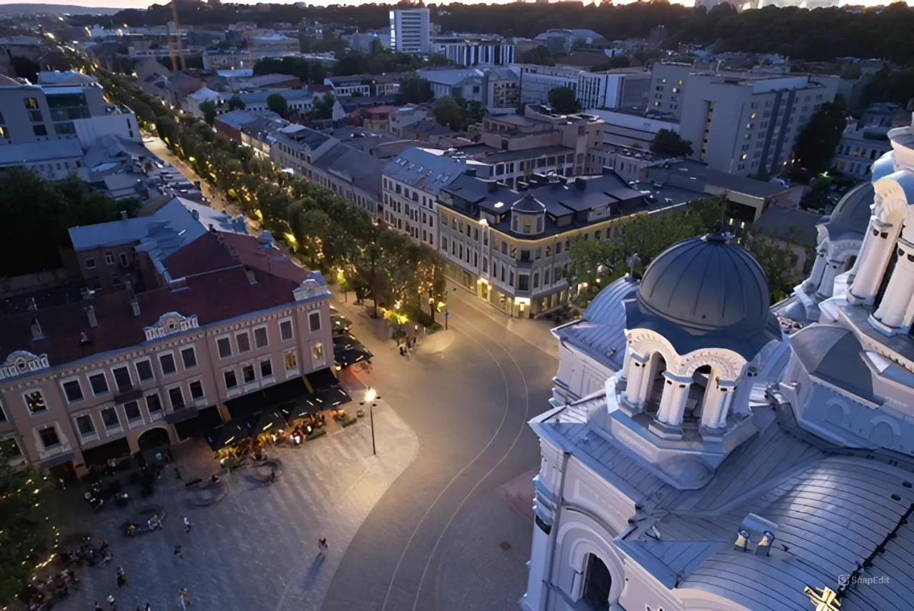 Old Town - Bajor Studios - Self Check-In And Parking Kaunas Bagian luar foto