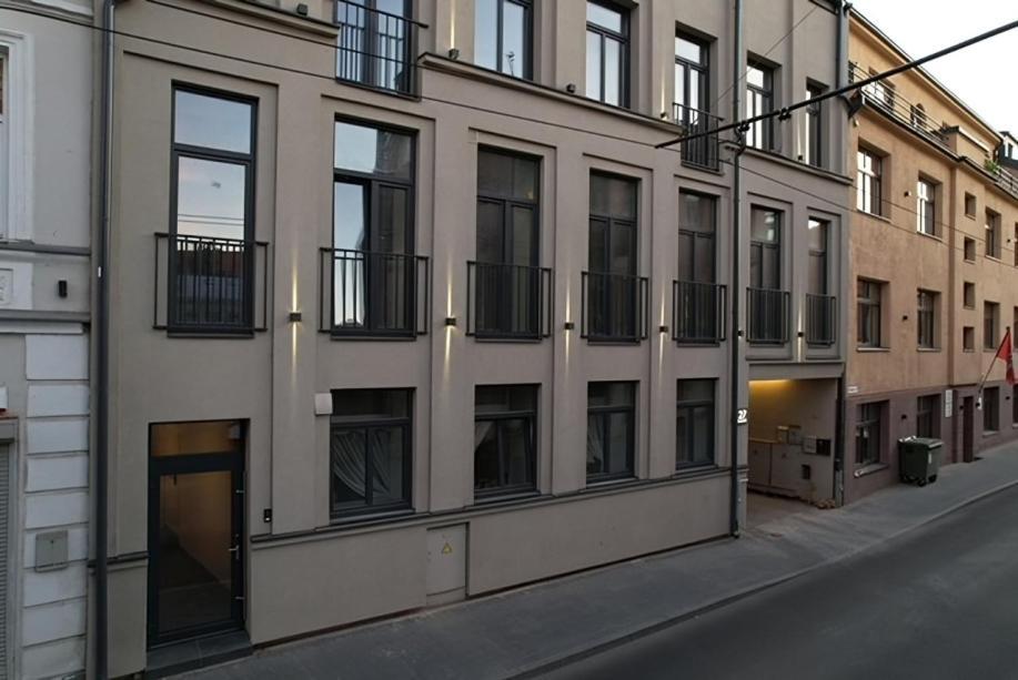 Old Town - Bajor Studios - Self Check-In And Parking Kaunas Bagian luar foto