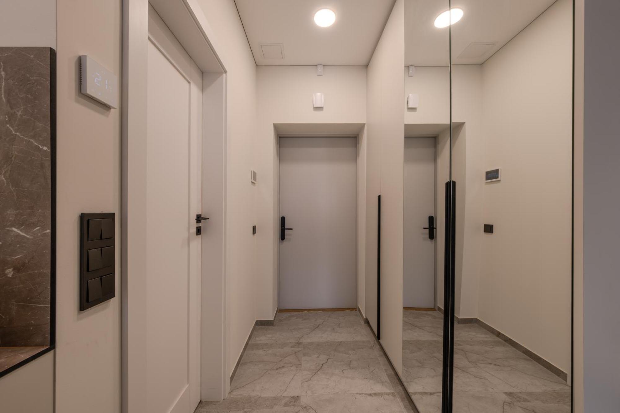 Old Town - Bajor Studios - Self Check-In And Parking Kaunas Bagian luar foto